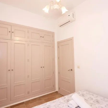Rodrigo De Triana Primero A Apartment *